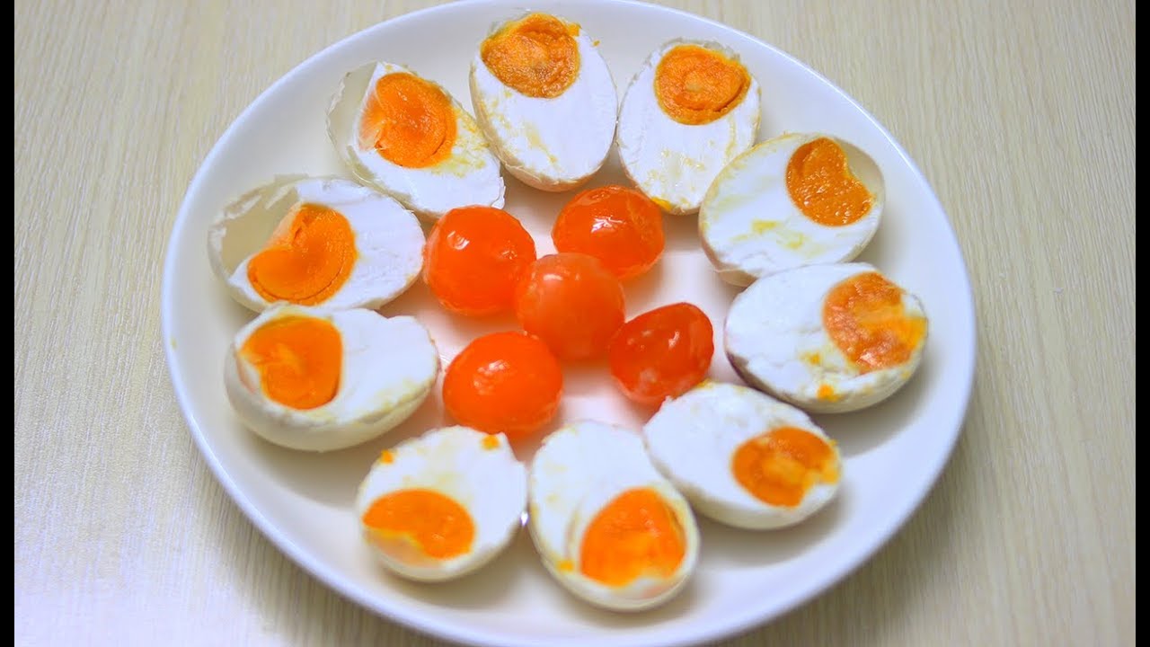 Cách luộc trứng muối
